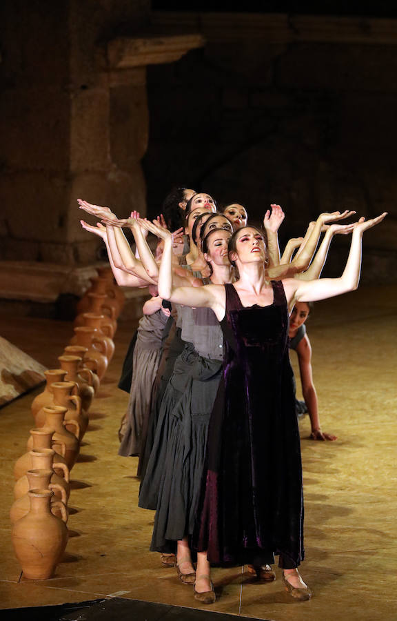 La cantaora Sandra Carrasco se suma para dar brillo al notable montaje de Antonio Ruz para el arranque del Festival de Mérida