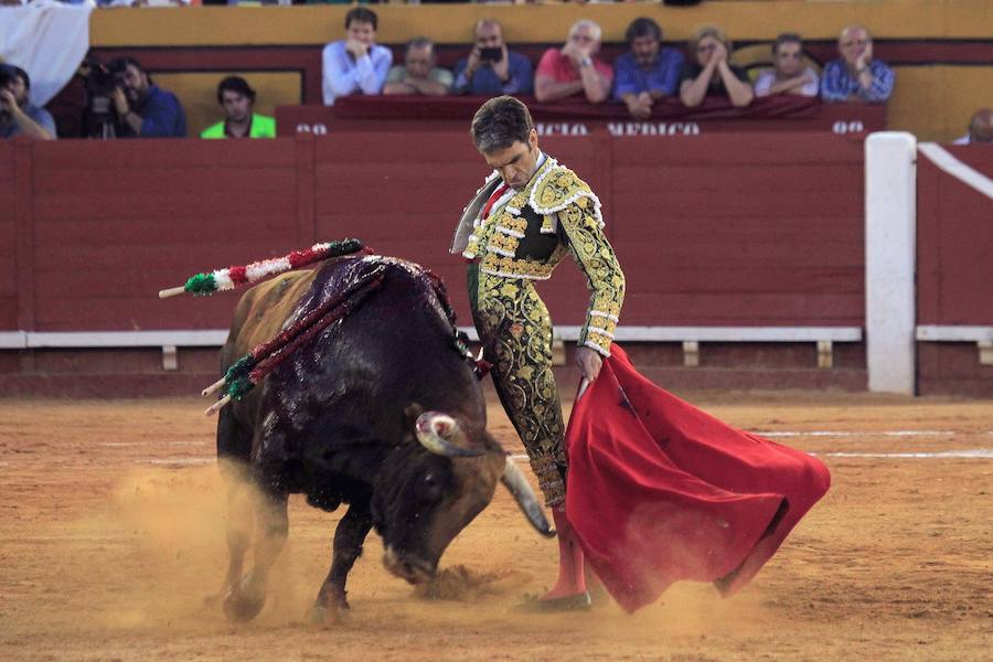 Dos faenas bellísimas del torero de Galapagar, exquisito con el capote, y tarde desatada de Miguel Ángel, que provoca el indulto de un nobilísimo toro de Jnadilla en Algeciras