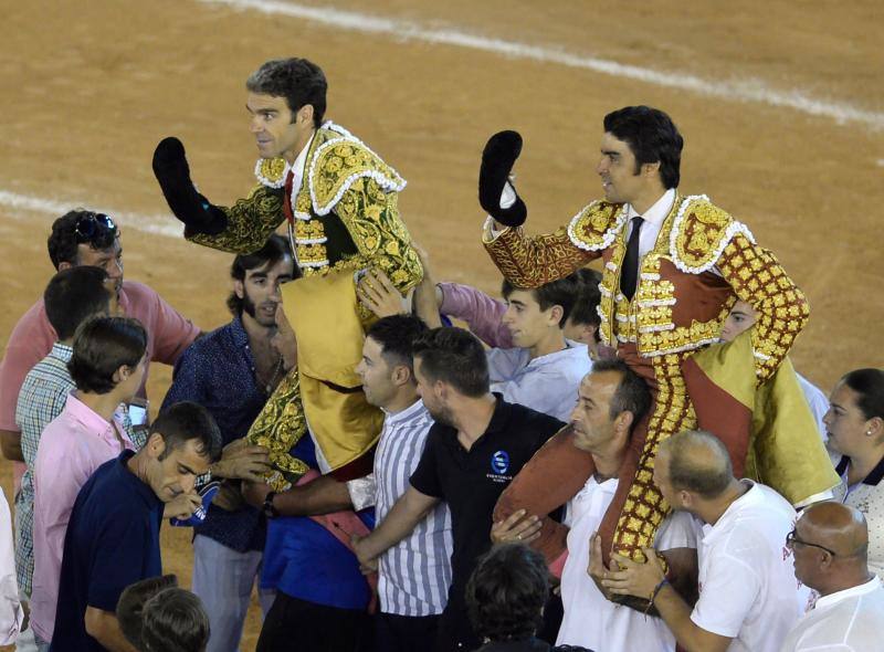 Dos faenas bellísimas del torero de Galapagar, exquisito con el capote, y tarde desatada de Miguel Ángel, que provoca el indulto de un nobilísimo toro de Jnadilla en Algeciras