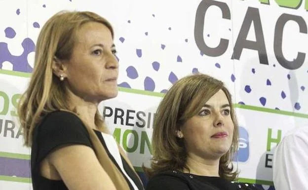 Elena Nevado y Sorya Sáenz de Santamaría, en un acto en Cáceres en 2015:: HOY 