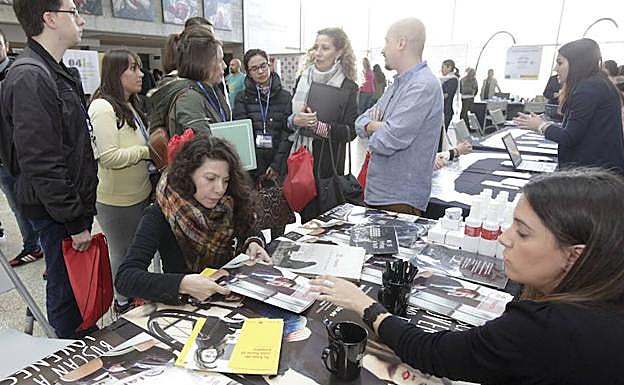 La Feria de Emprendimiento de Cabeza del Buey congrega a un centenar de personas