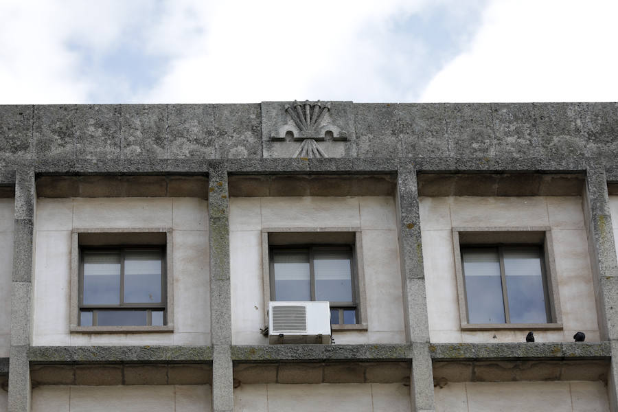 Yugo y flechas en el edificio sindical de la calel Primo de Rivera. 