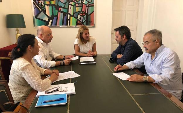 El Ayuntamiento de Cáceres y la asociación de Jugadores de Azar Rehabilitados colaborarán para alertar de los peligros del juego