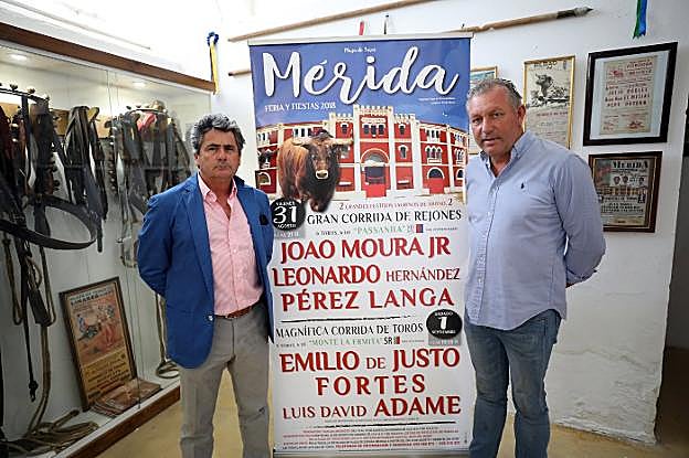 El empresario Vicente Elices y el organizador, Tomás Entero. :: BRÍGIDO