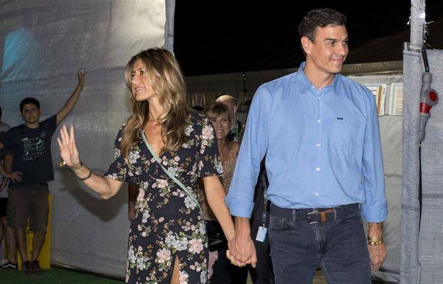 Pedro Sánchez y su mujer, a su llegada el viernes al FIB.