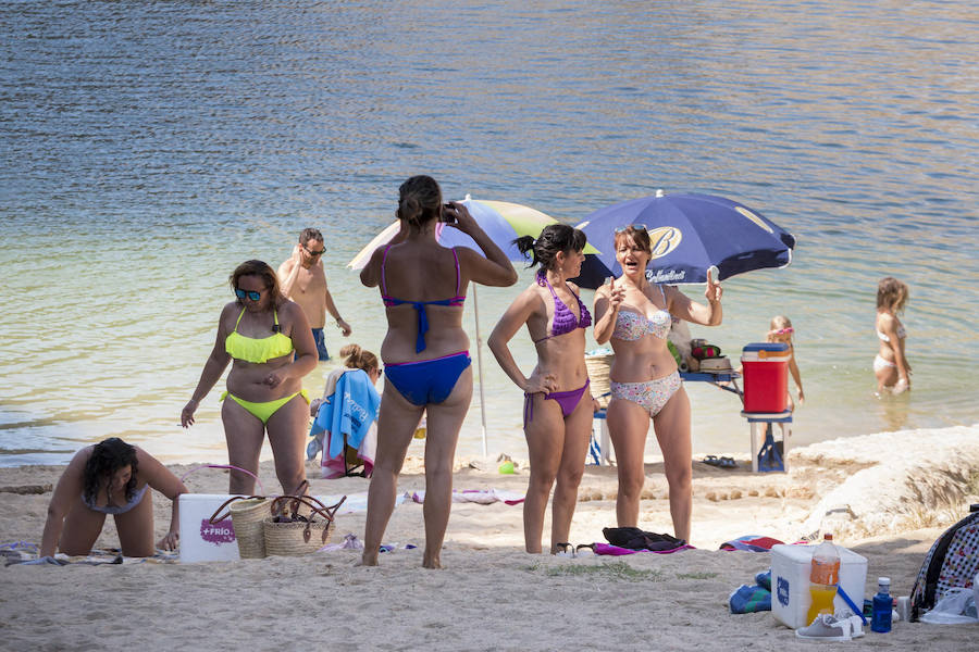 Piscina natural La cantera, en la localidad cacereña de Alcantara. 