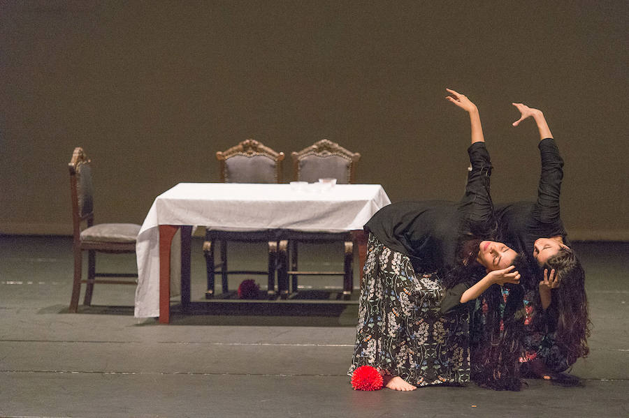 Material fotográfico de la obra de danza/teatro 'Las Bernardas', dirigida por Libertad Pozo y producida por la Compañía de Danza Contemporánea MAAT.