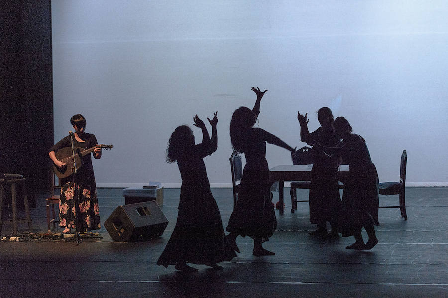 Material fotográfico de la obra de danza/teatro 'Las Bernardas', dirigida por Libertad Pozo y producida por la Compañía de Danza Contemporánea MAAT.