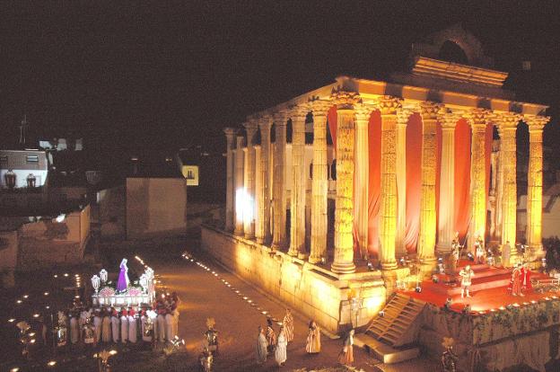 Representación del Juicio de Caifás, en el Templo de Diana, en la Semana Santa de 2008. :: hoy