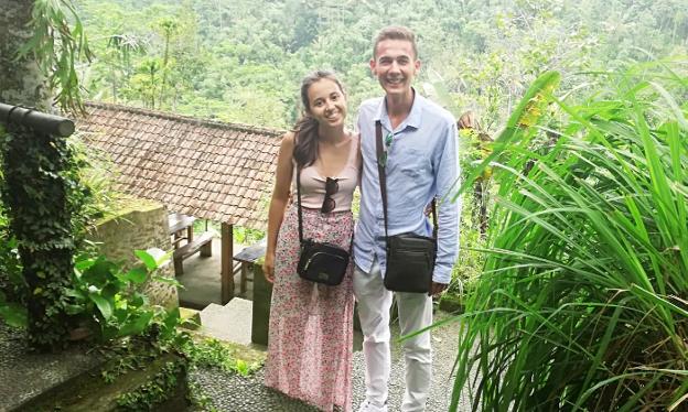 David y Gloria se vieron sorprendidos por el terremoto al regresar de una excursión. :: cedida
