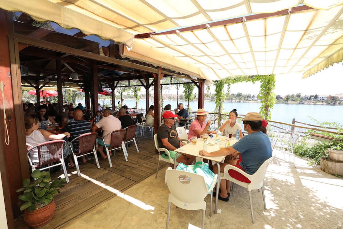 Algunos turistas visitaron ayer Proserpina a su paso por Mérida como punto final a sus vacaciones