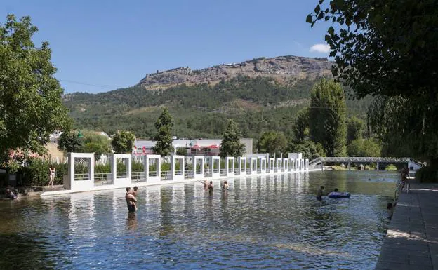 Piscina fluvial de Portagem, junto a Valencia de Alcántara, a 90 kilómetros de Badajoz y 110 de Cáceres