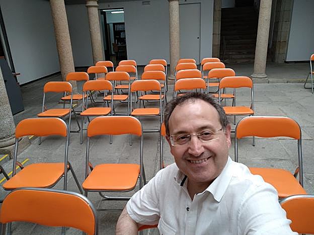 Productor teatral. El verano de Jesús Cimarro transcurre en Mérida, dirigiendo el Festival Clásico de Mérida.