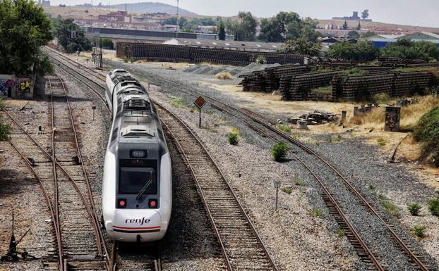 Imagen de archivo de un tren en la estación de Cáceres 