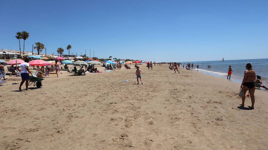 Playa de Islantilla este verano.