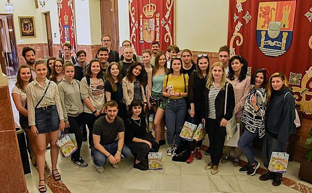 Estudiantes Erasmus en el Ayuntamiento de Badajoz.