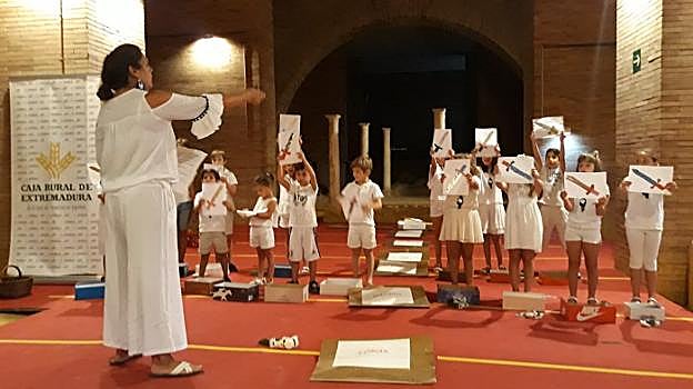 Uno de los talleres celebrado en el Museo de Arte Romano durante este verano. :: hoy