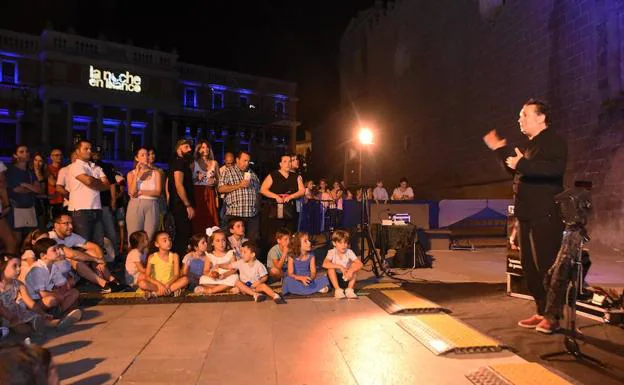 Actuación callejera para público infantil:: CASIMIRO MORENO