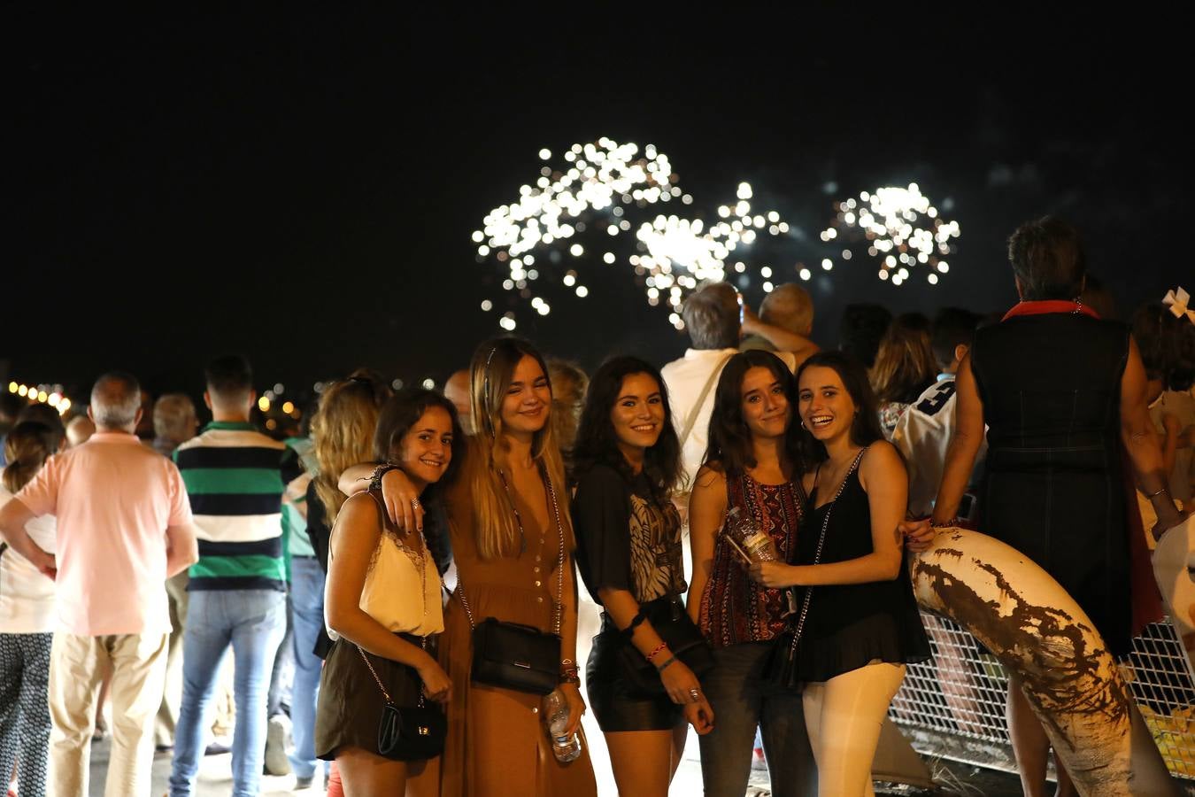 Con el tradicional espectáculo de fuegos artificiales finalizó la Feria de Mérida