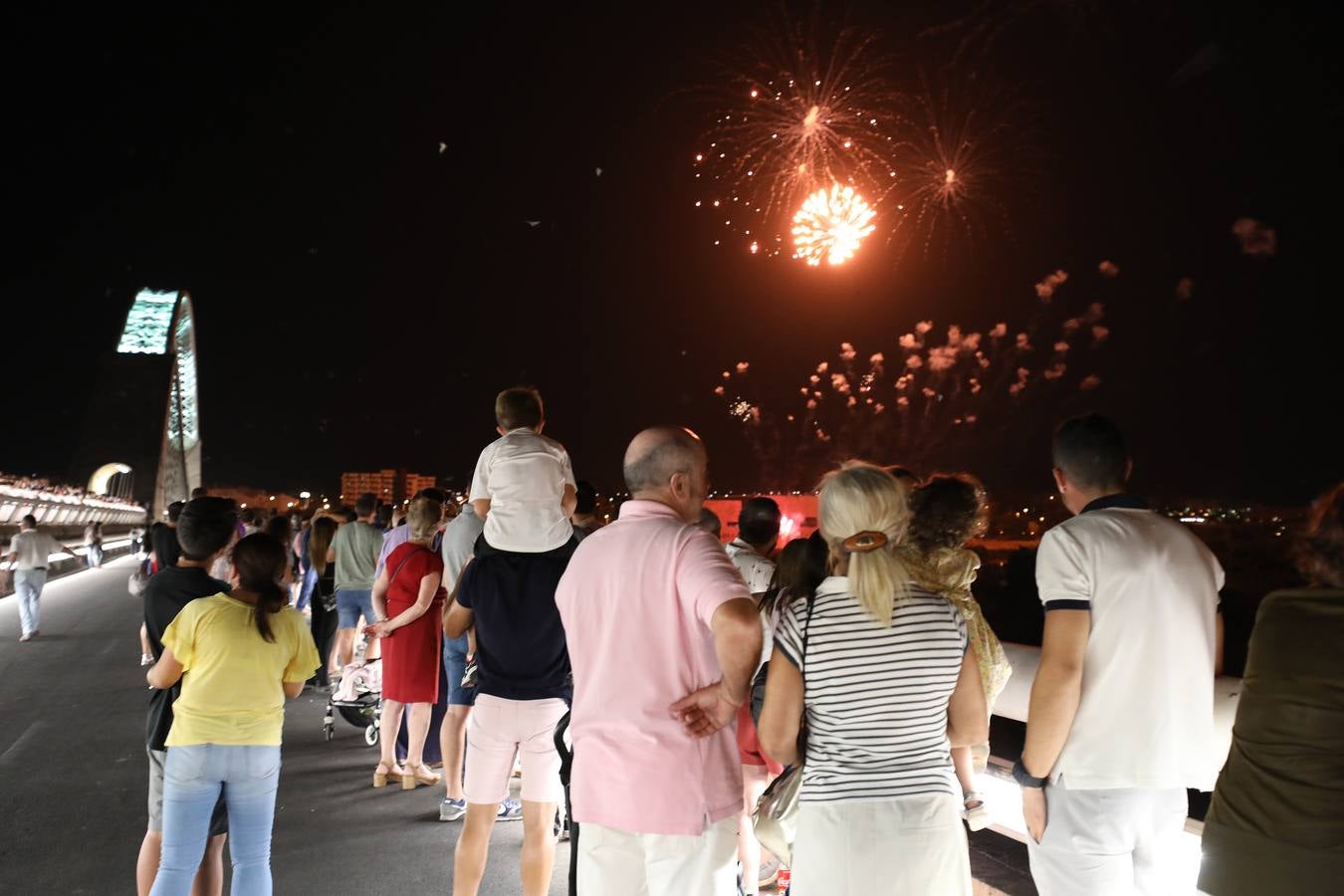 Con el tradicional espectáculo de fuegos artificiales finalizó la Feria de Mérida