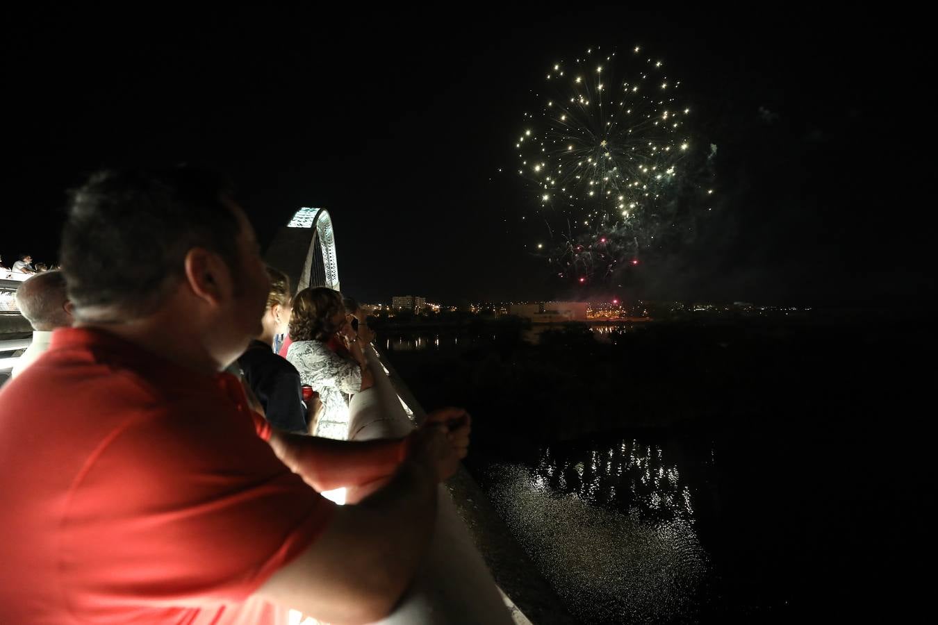 Con el tradicional espectáculo de fuegos artificiales finalizó la Feria de Mérida