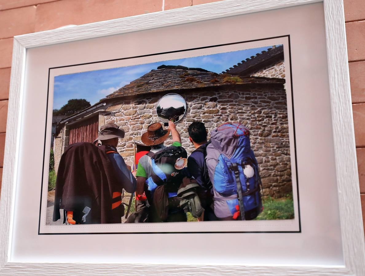 En el centro cultural Alcazaba de Mérida se puede visitar la exposición CAMINHO, del fotógrafo emeritense Francisco Javier Rodríguez. Es una colección 26 fotografías del Camino de Santiago, rutas y caminos. Hasta el 10 de septiembre se podrá disfrutar