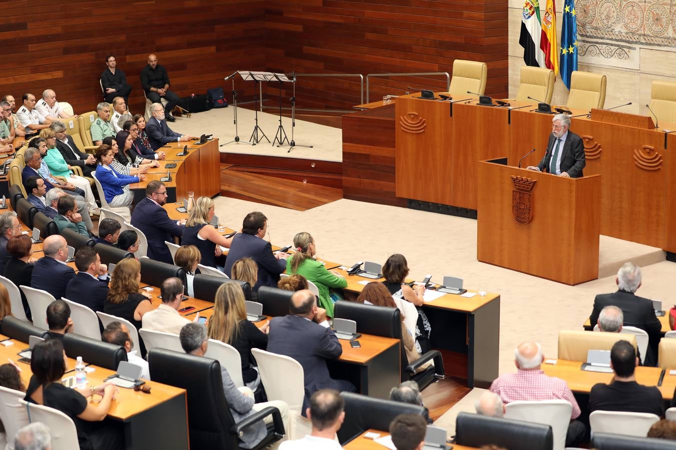 as víctimas del terrorismo en España han recibido un homenaje este jueves en un acto celebrado en la Asamblea de Extremadura, en Mérida, que se repetirá cada año en la víspera del día de la comunidad autónoma, y que trata de incidir en el planteamiento de «no olvidar» lo ocurrido como consecuencia de la acción terrorista en el país.