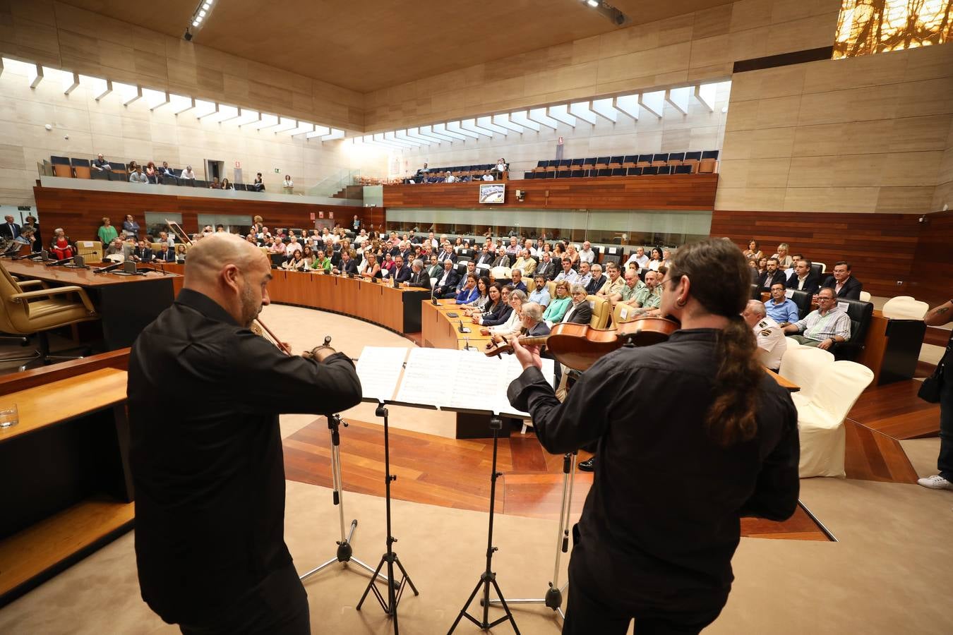 as víctimas del terrorismo en España han recibido un homenaje este jueves en un acto celebrado en la Asamblea de Extremadura, en Mérida, que se repetirá cada año en la víspera del día de la comunidad autónoma, y que trata de incidir en el planteamiento de «no olvidar» lo ocurrido como consecuencia de la acción terrorista en el país.