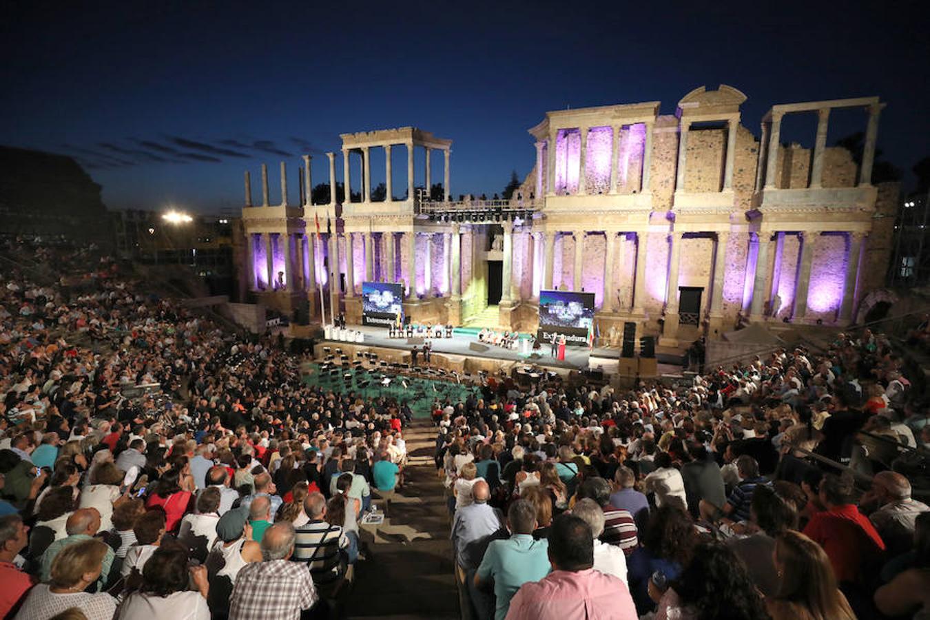La reivindicación de la figura de la mujer y su importancia en la sociedad, la acción cultural en la región, y la alabanza a las personas que dedican su trabajo a ayudar a los más desfavorecidos han supuesto algunos de los puntos de atención en la ceremonia de entrega de las Medallas de Extremadura 2018
