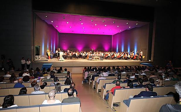 Acto de homenaje a alcaldes extremeños en el Palacio de Congresos de Mérida.: