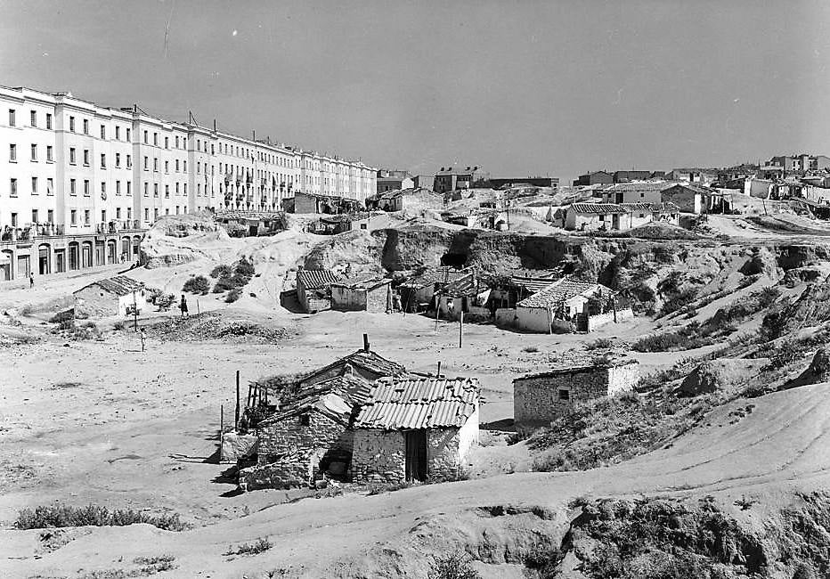 Chabolas en la zona de Usera, en Madrid, en 1956. (Fotografía Juan Pando Barrero/Fototeca Nacional)