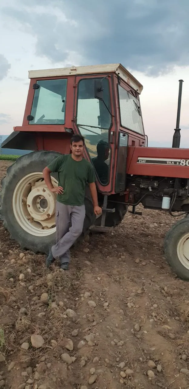 Martín en la finca de su padre, que usa como recreo. :: M. B.