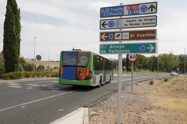 Autobús de la línea tres, que conecta el centro con la prisión. :: lorenzo cordero