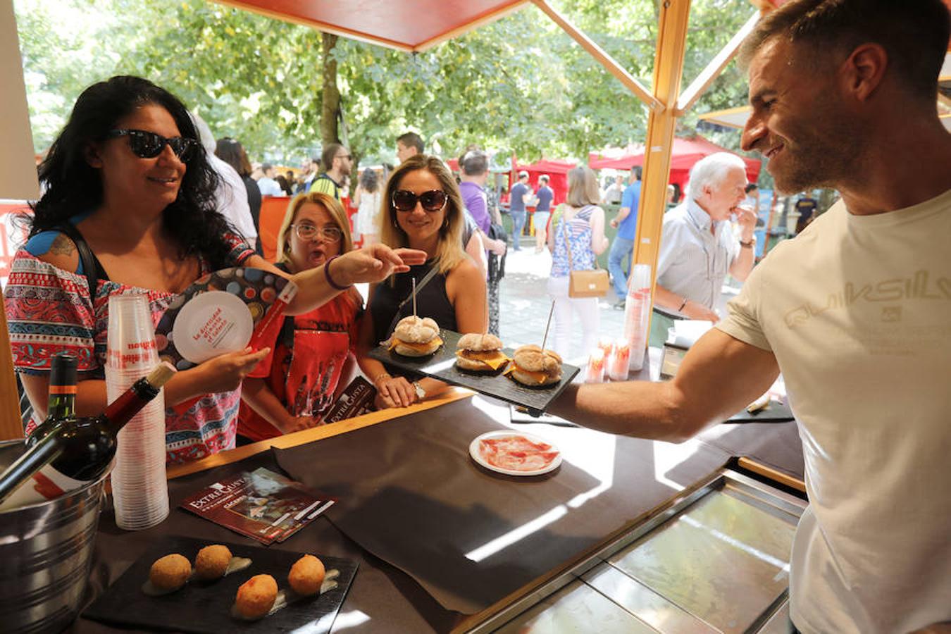 Extregusta entregó en su primer día de esta XII edición su premio de honor al cocinero pacense Javier García y sus tres distinciones a las mejores propuestas 