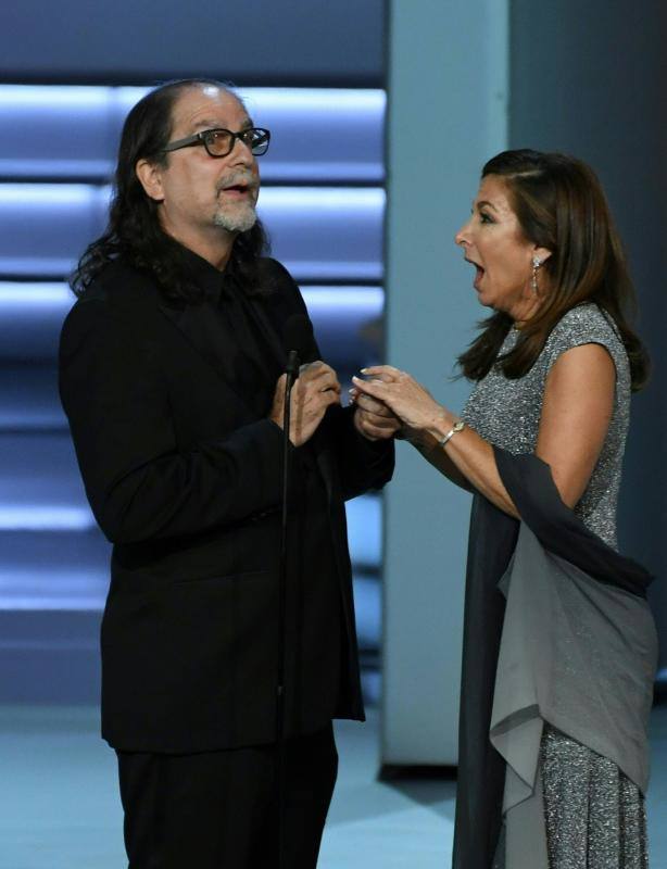 Glenn Weiss pide matrimonio a una sorprendida Jan Svendsen. 