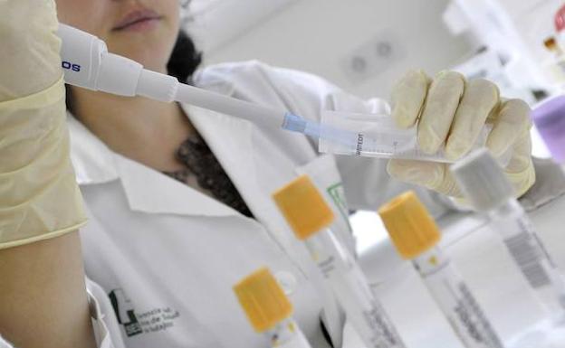AOEx dona 56.000 euros para mejorar la investigación contra el cáncer en el SES