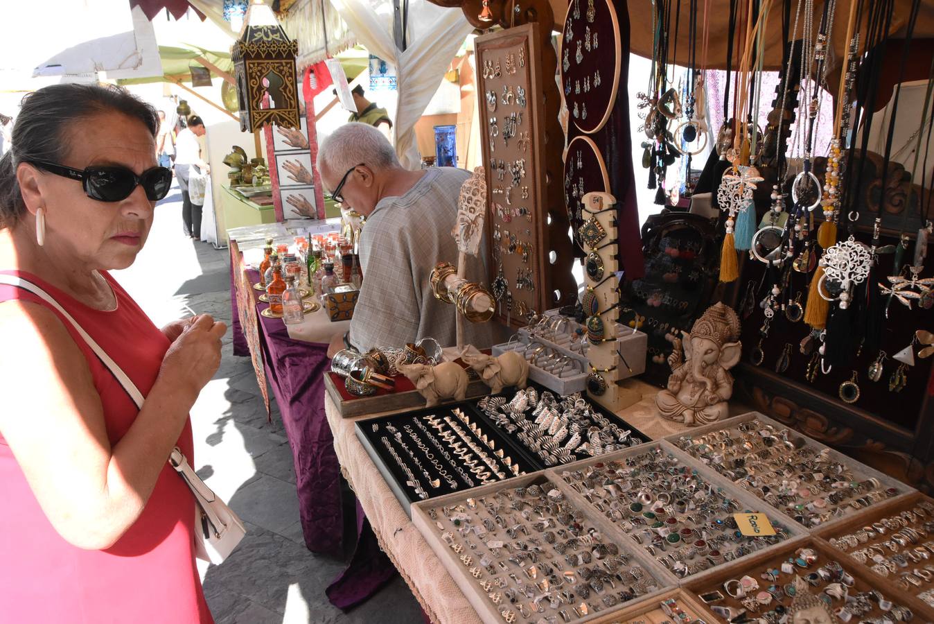 Los máximos responsables del Ayuntamiento de Badajoz, Francisco Javier Fragoso, y de la Cámara Municipal de Marvao (Portugal), Luis Vitorino, han coincidido en destacar el papel que tiene «Almossassa» en el fortalecimiento de las relaciones transfronterizas y culturales entre Extremadura y Portugal.