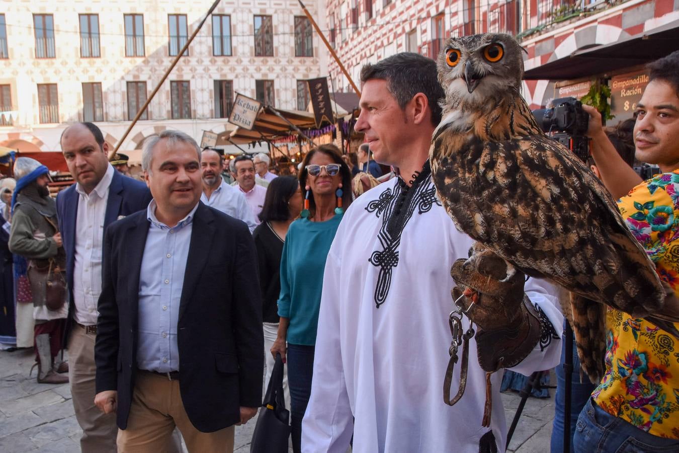 Los máximos responsables del Ayuntamiento de Badajoz, Francisco Javier Fragoso, y de la Cámara Municipal de Marvao (Portugal), Luis Vitorino, han coincidido en destacar el papel que tiene «Almossassa» en el fortalecimiento de las relaciones transfronterizas y culturales entre Extremadura y Portugal.