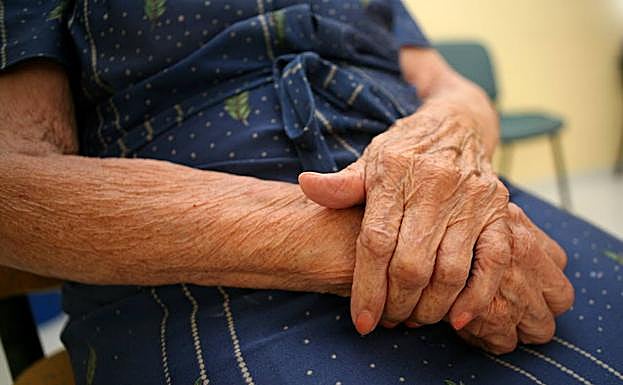 El Gobierno de Rajoy volvió a recortar en 2017 su aportación al sistema de la dependencia