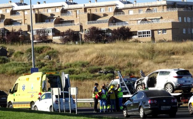 Herida una cartera en un choque en la rotonda del Quinto Centenario en Cáceres