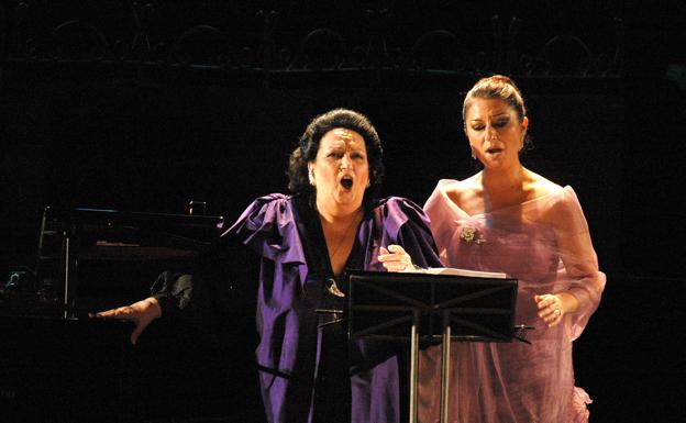 Actuación de Monserrat Caballé en el Teatro Romano junto a su hija, en 2007:: HOY