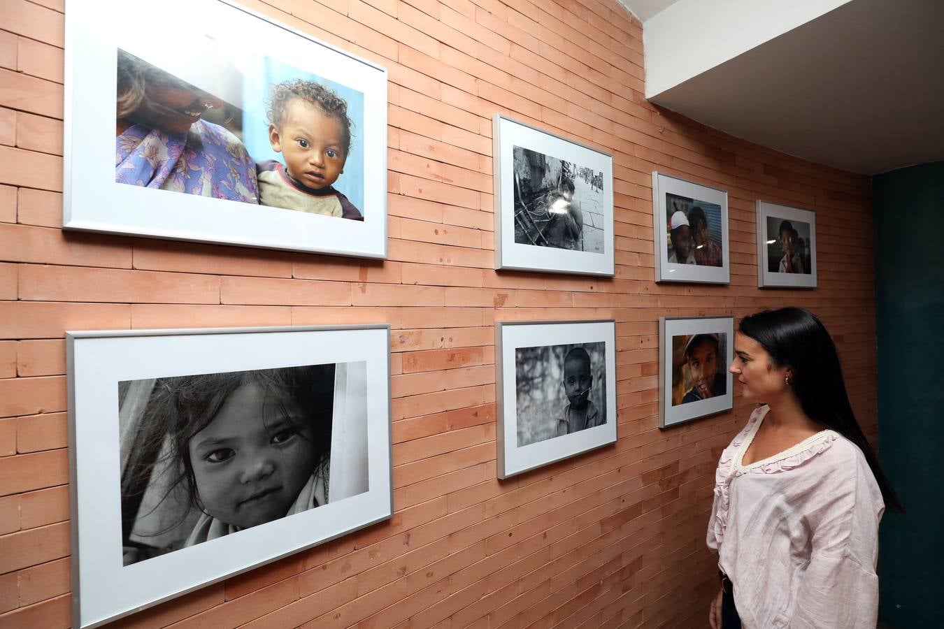 La Fundación Asha-Kiran organiza la exposición fotográfica 'Ojos para ver', compuesta de 81 imágenes que muestran la vida de niños de la India en situación de vulnerabilidad. Una exposición que hace reflexionar acerca de la dura realidad que vive gran parte de la humanidad. Se podrá ver en el Centro Cultural Alcazaba hasta el 14 de octubre.