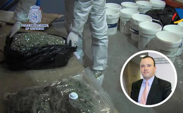 Había 370 kilos de droga que iban a enviar en botes de pintura. En la foto detalle, el juez Matías Lázaro. 
