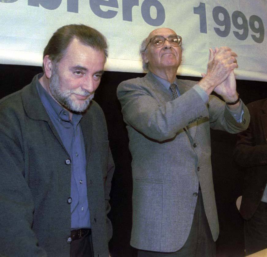 Con Julio Anguita en el acto que tuvo lugar en Cáceres el 23 de febrero de 1999.