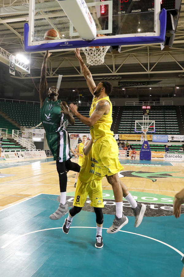 Los asturianos, tocados por una varita mágica en el tiro de tres, no dieron opciones a un Cáceres castigado por fallos en defensa y ataque