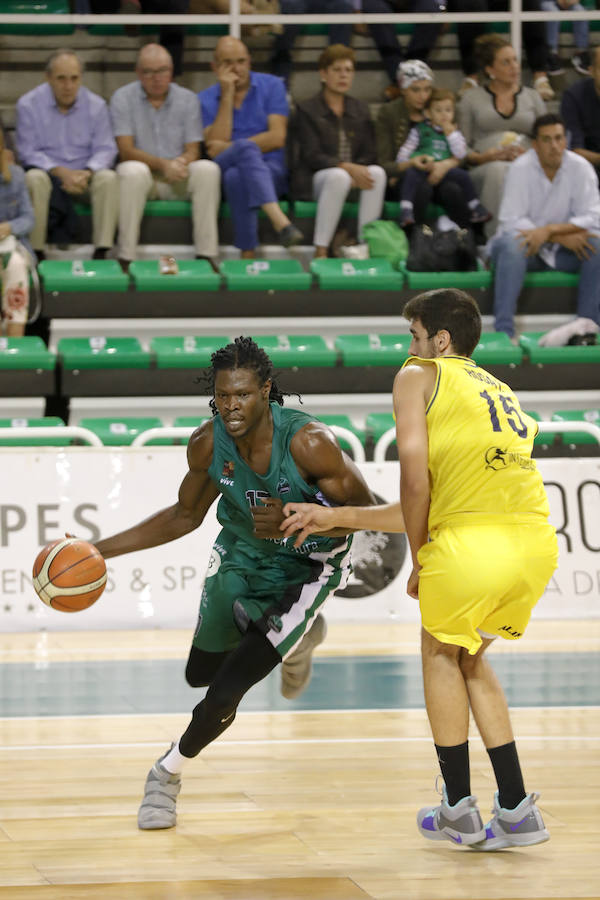 Los asturianos, tocados por una varita mágica en el tiro de tres, no dieron opciones a un Cáceres castigado por fallos en defensa y ataque