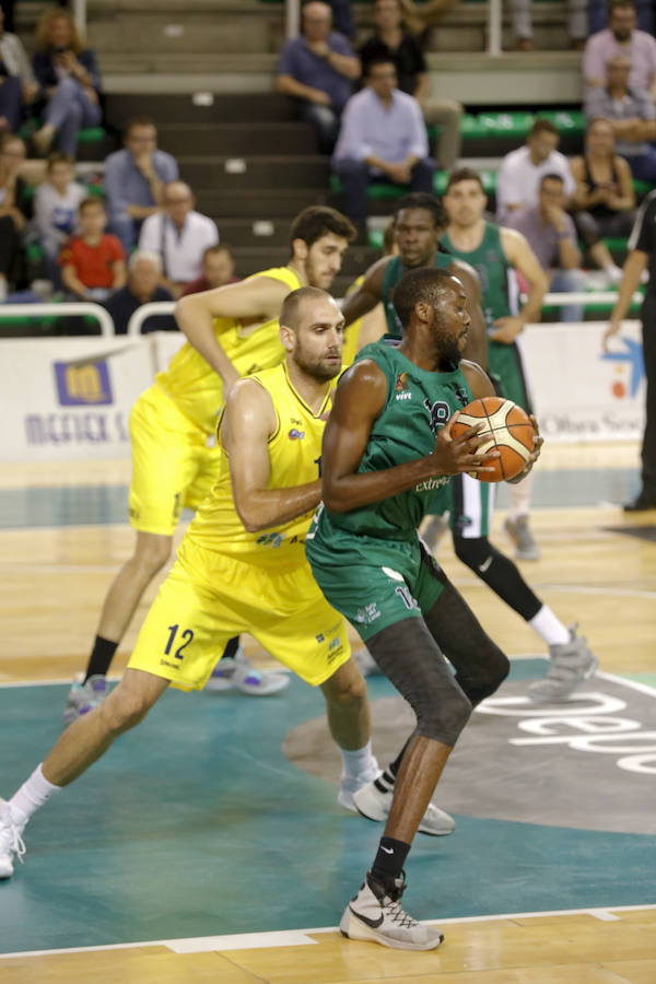Los asturianos, tocados por una varita mágica en el tiro de tres, no dieron opciones a un Cáceres castigado por fallos en defensa y ataque