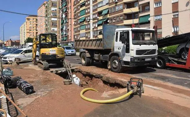 Salen a concurso las obras para renovar las tuberías en quince calles de Badajoz