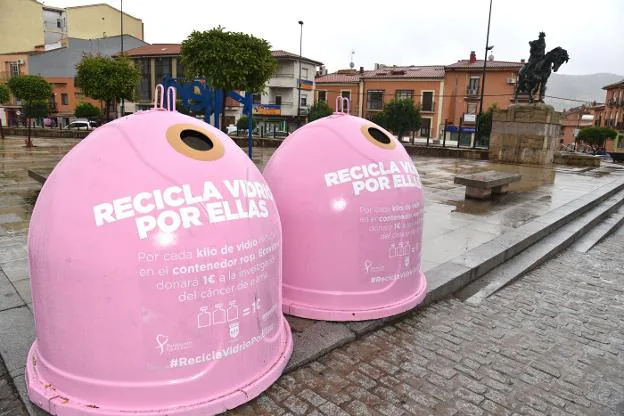 Contenedores rosas para 'Reciclar por ellas' en Plasencia