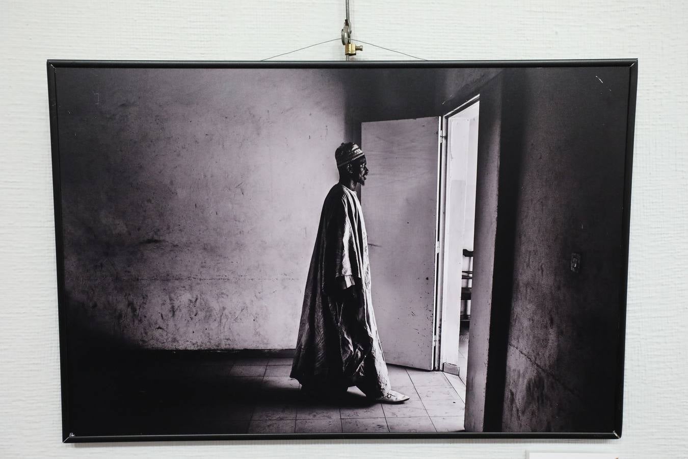Una muestra en Mérida del ganador del Pulitzer, Manu Brabo, invita a reflexionar sobre las relaciones de género en Senegal. El Centro Cultural Santo Domingo de la Fundación CB, en Mérida, expone hasta el 31 de octubre la exposición 'Desde el Sur: Senegal', del fotoperiodista y ganador del Premio Pulitzer en 2013, Manu Brabo, que invita a reflexionar sobre las relaciones de género en ese país africano.